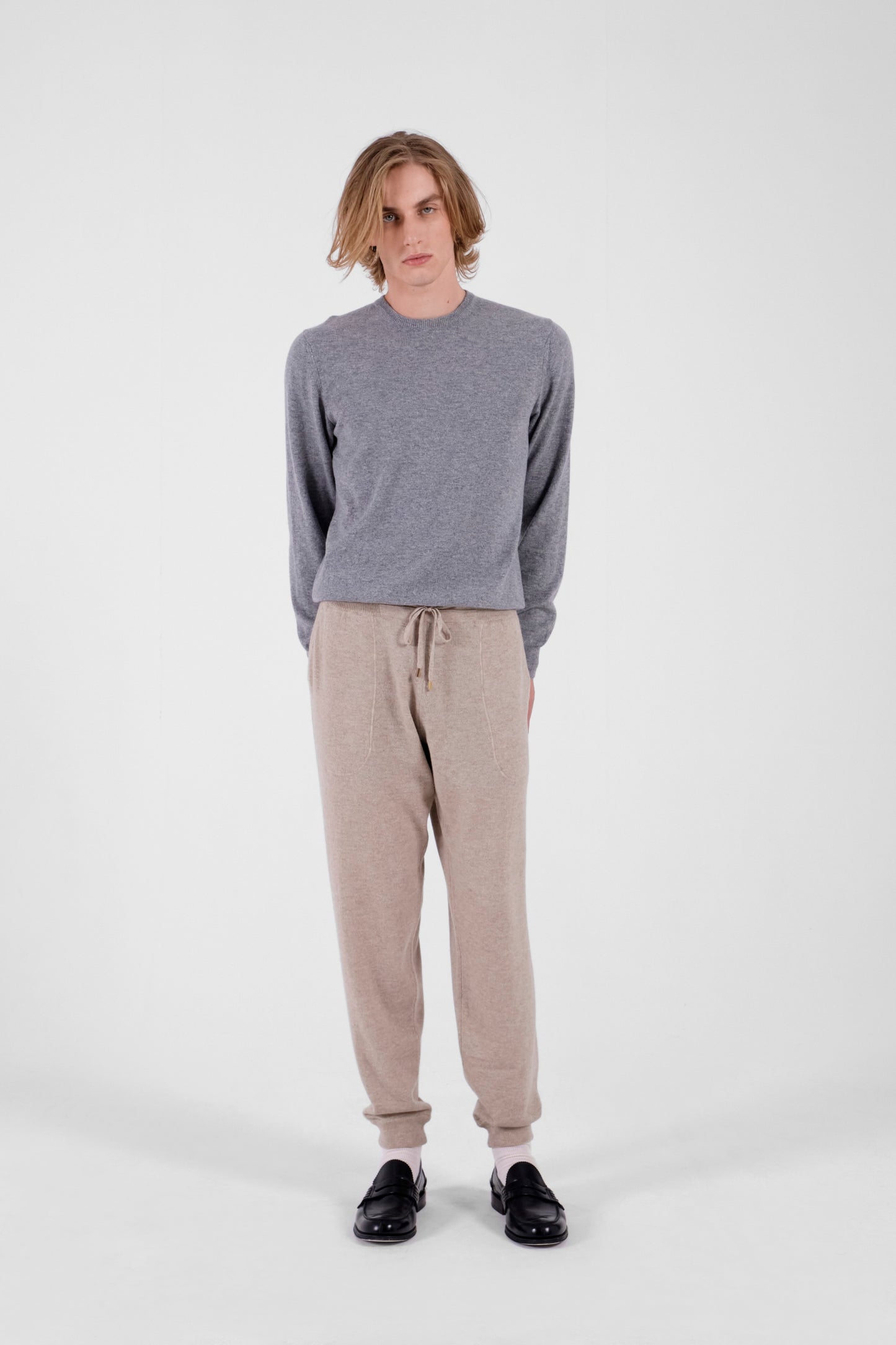 Beige jogging trousers with narrow bottom