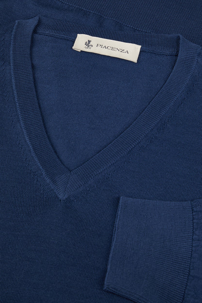 Lightweight V-neck in merino wool