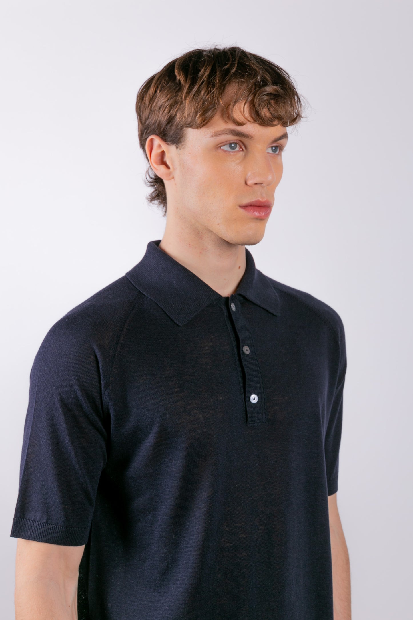 Blue short sleeve polo shirt in silk and linen
