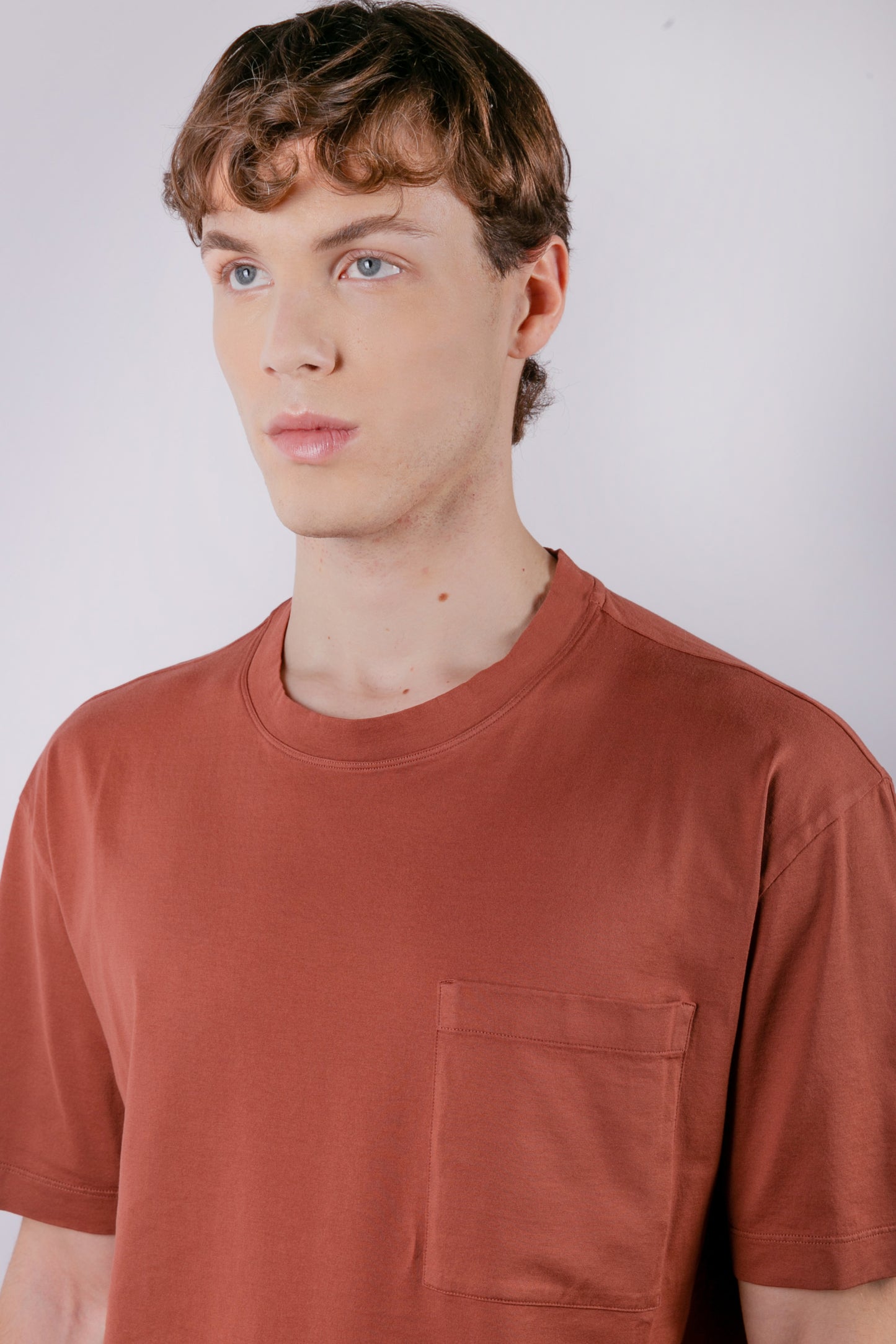 T-shirt with brick-colored pocket