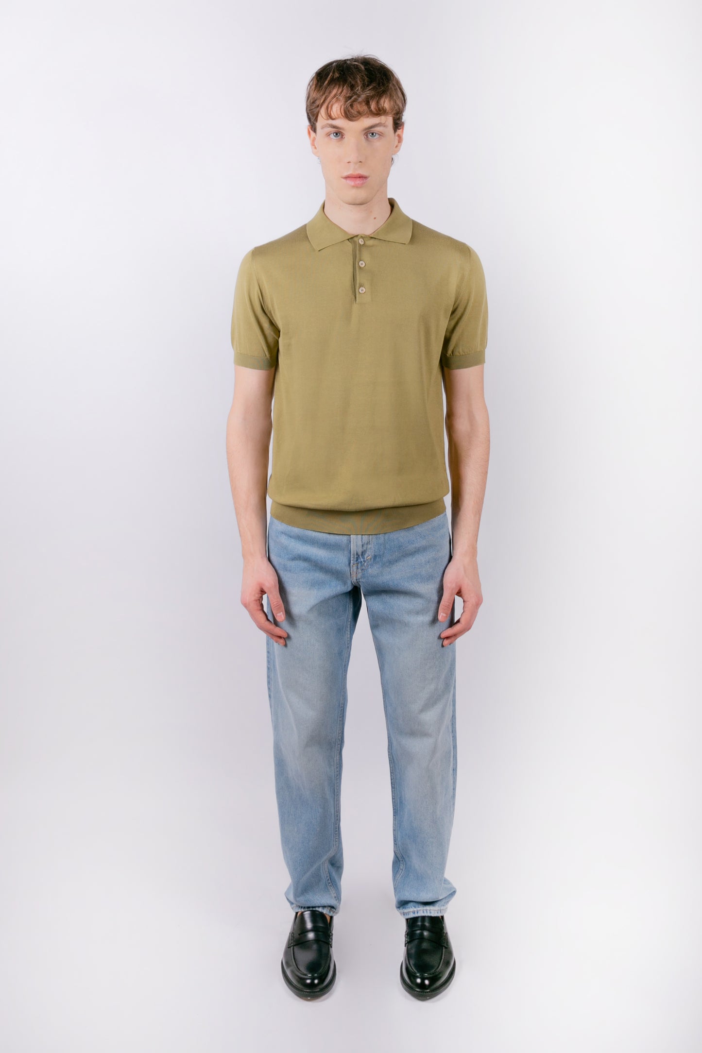 Short-sleeved green polo shirt in cotton